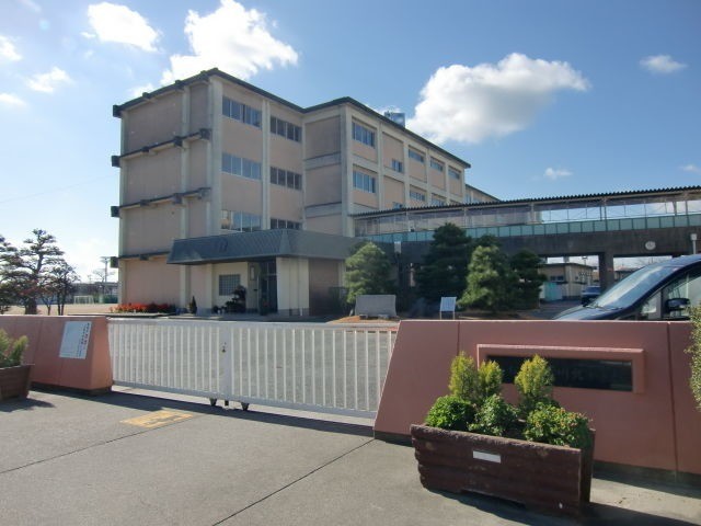 【浜松市中央区渡瀬町のマンションの小学校】