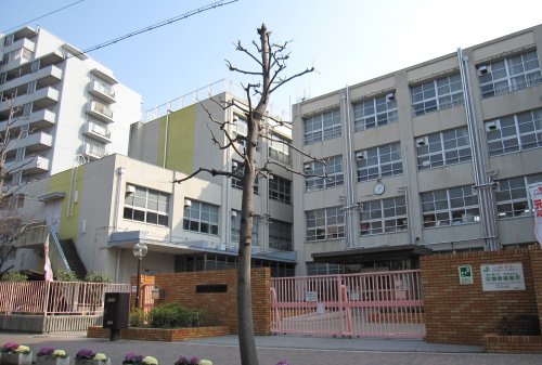 【大阪市住之江区南港中のマンションの小学校】