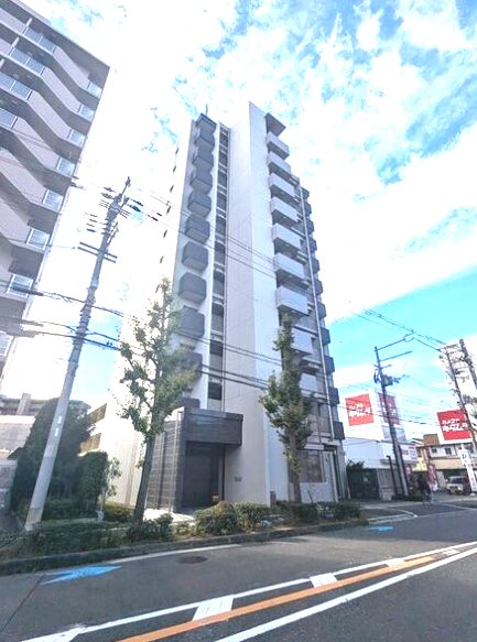 【八尾市桜ヶ丘のマンションの建物外観】