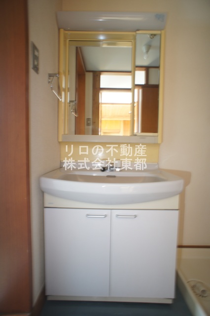 洗面設備　嬉しい洗面台は独立タイプ！