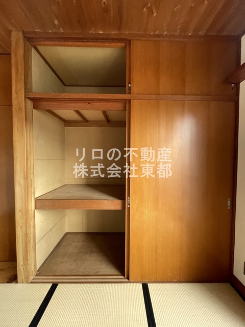 収納　押入れタイプは奥行がある収納力！