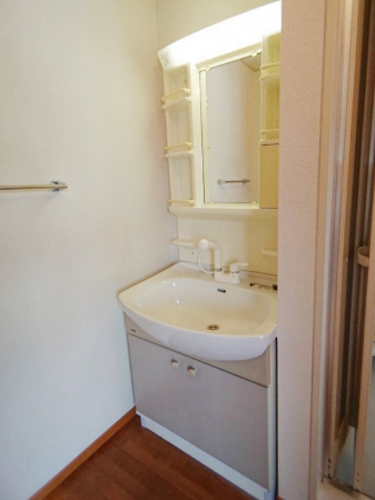 洗面設備　脱衣スペースもあります