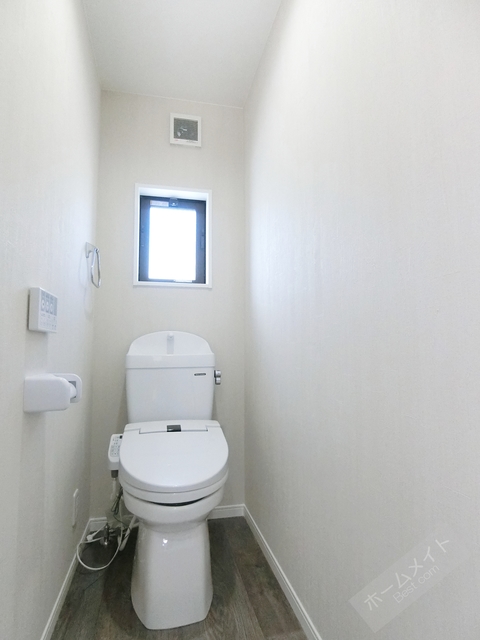 トイレ　温水洗浄便座付き♪