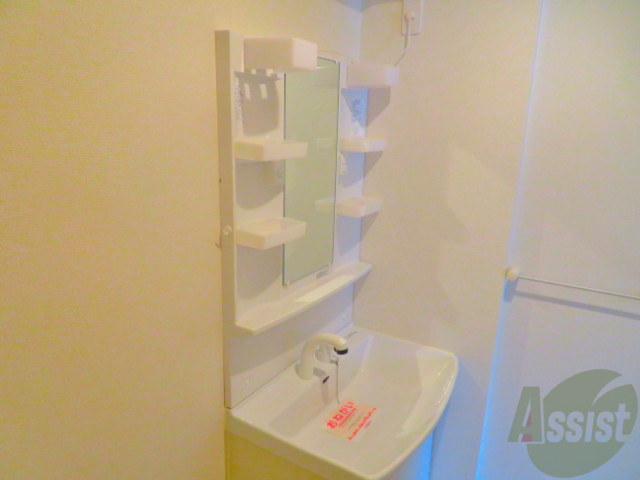 洗面設備　独立洗面台です。朝の身支度はこちらで。