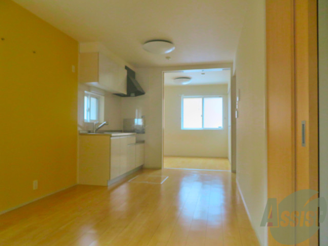 居室・リビング　リビングは広々としていて開放感のあるリビングです。