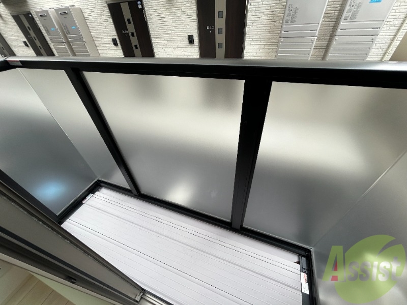 バルコニー　バルコニーは洗濯物を干すのに十分な広さがありますね。