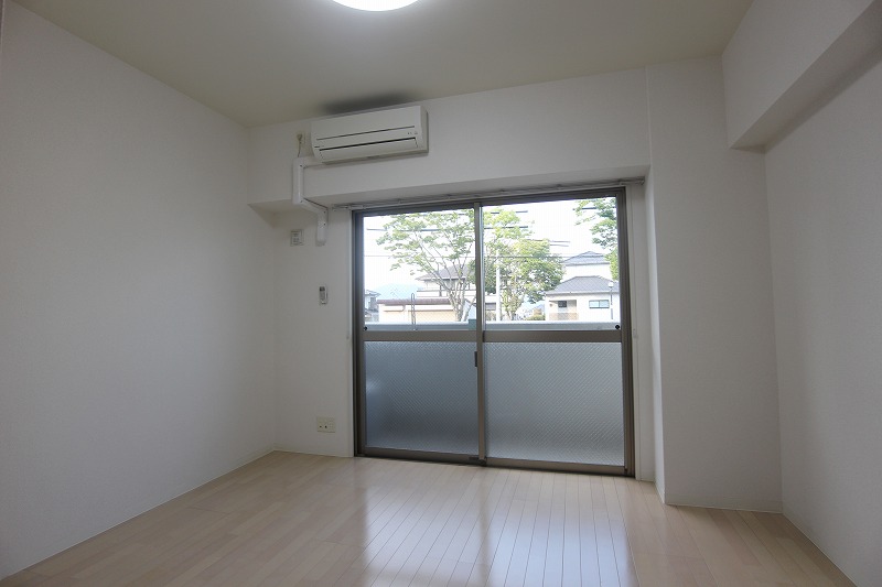 居室・リビング　エアコン付のお部屋です。