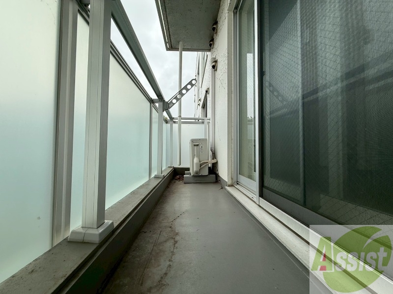 バルコニー　バルコニーは幅があり、広い印象を受けました。