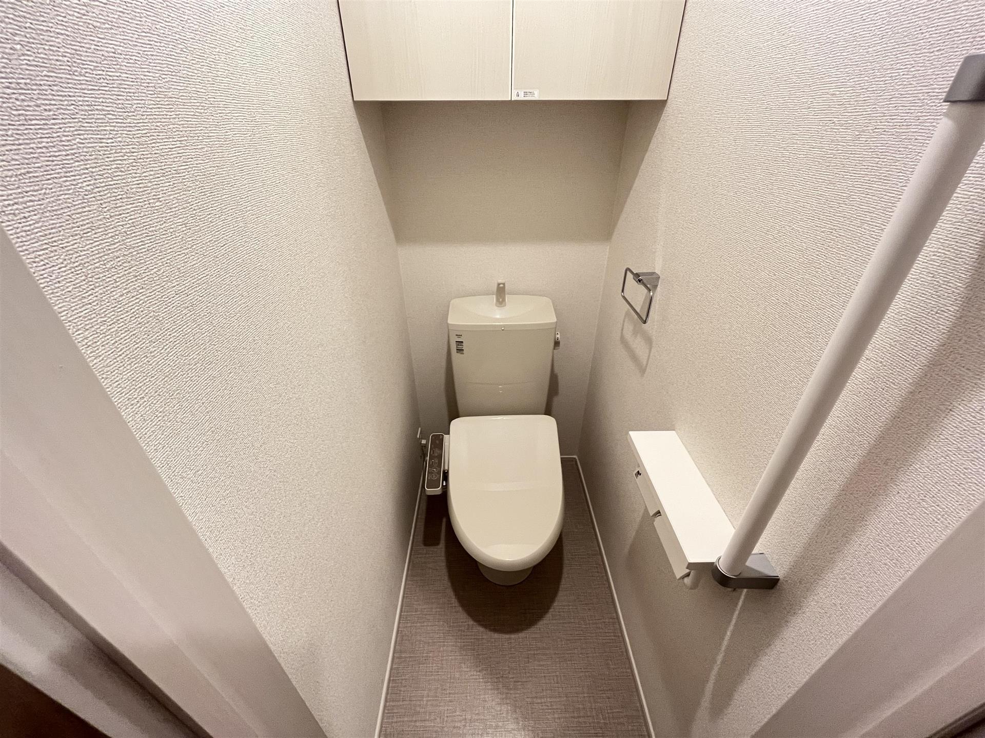 トイレ　温水洗浄暖房便座