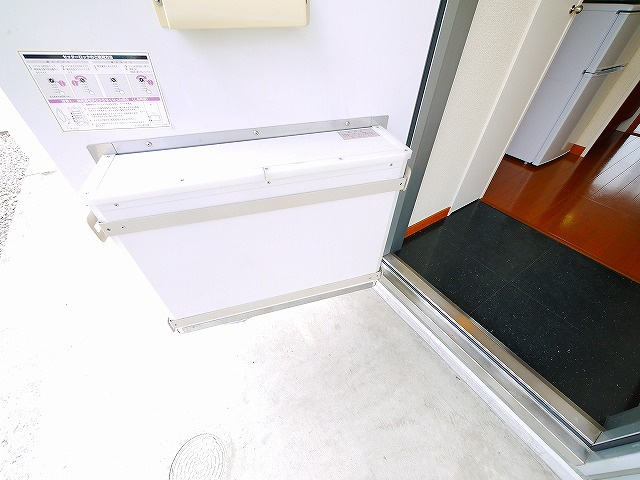 その他設備　明るい玄関です