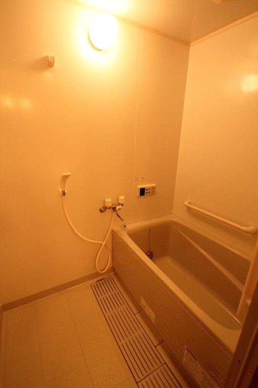 バス・シャワールーム　バス！