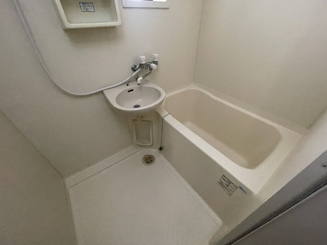 バス・シャワールーム　落ち着いた空間のお風呂です