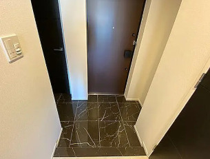 玄関　※別部屋の参考写真です。