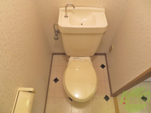 トイレ　シンプルなトイレも清潔感があり落ち着きますね