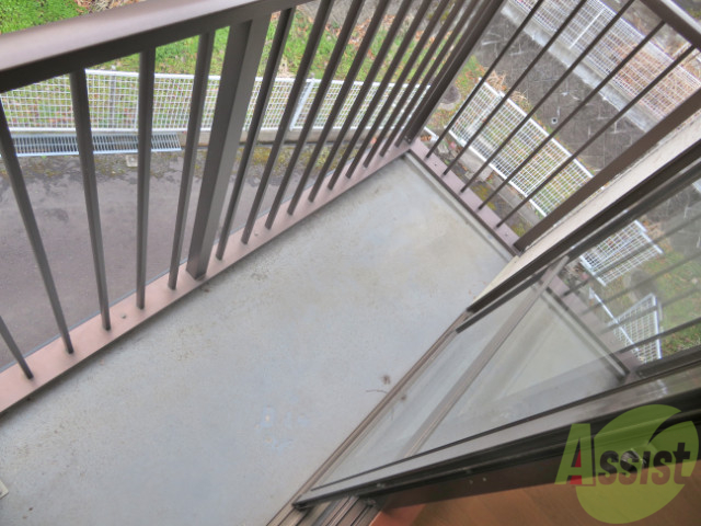 バルコニー　南向きに設置されたバルコニーは陽当たり良好ですね