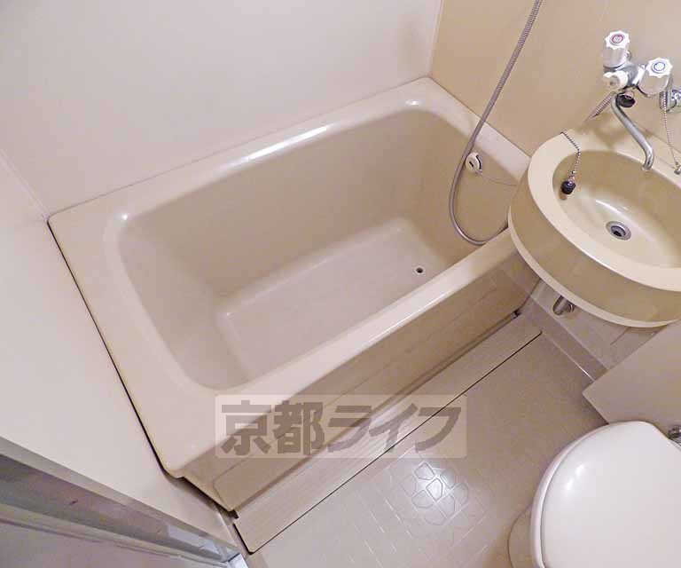 バス・シャワールーム　きれいな浴室です。