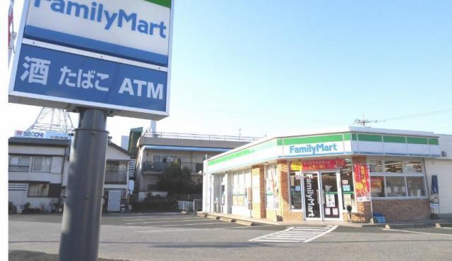 コンビニ　ファミリーマート日南油津店（コンビニ）まで860m