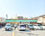 コンビニ　ファミリーマート 東大阪六万寺町店（コンビニ）まで883m