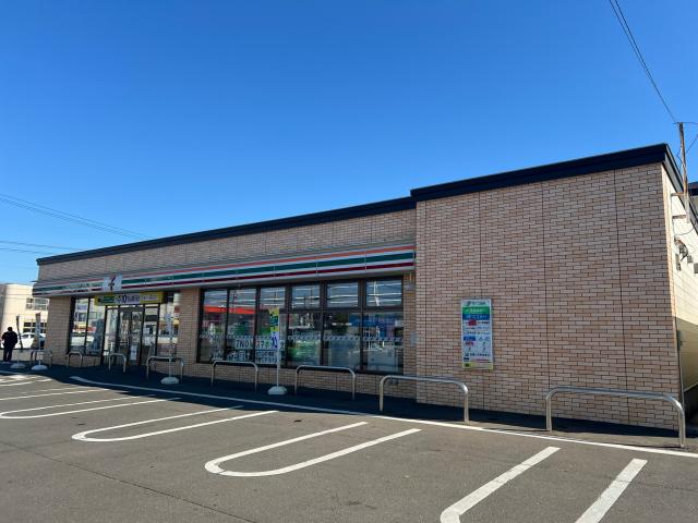 コンビニ　セブンイレブン釧路愛国北園通店（コンビニ）まで555m