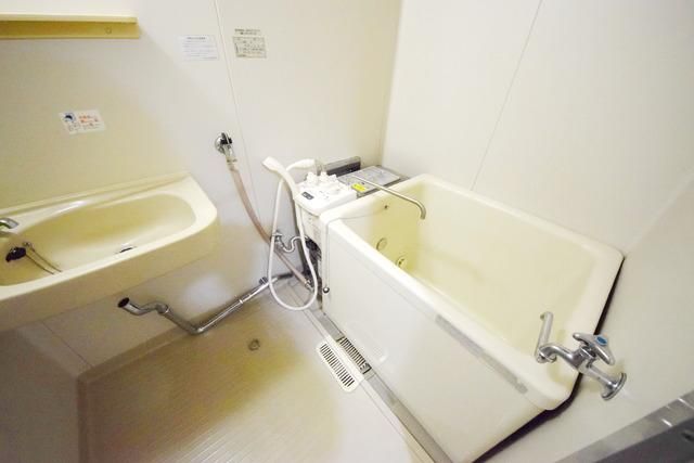 バス・シャワールーム　★追い焚きもついてるんです★