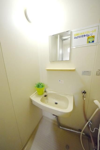 洗面設備　★鏡付きの洗面台です★