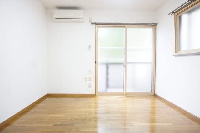 居室・リビング　人気の角部屋・二面採光です☆