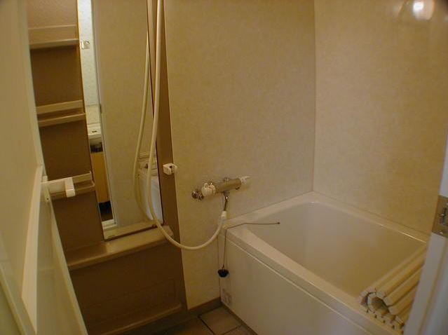 バス・シャワールーム　清潔感のあるバスルーム