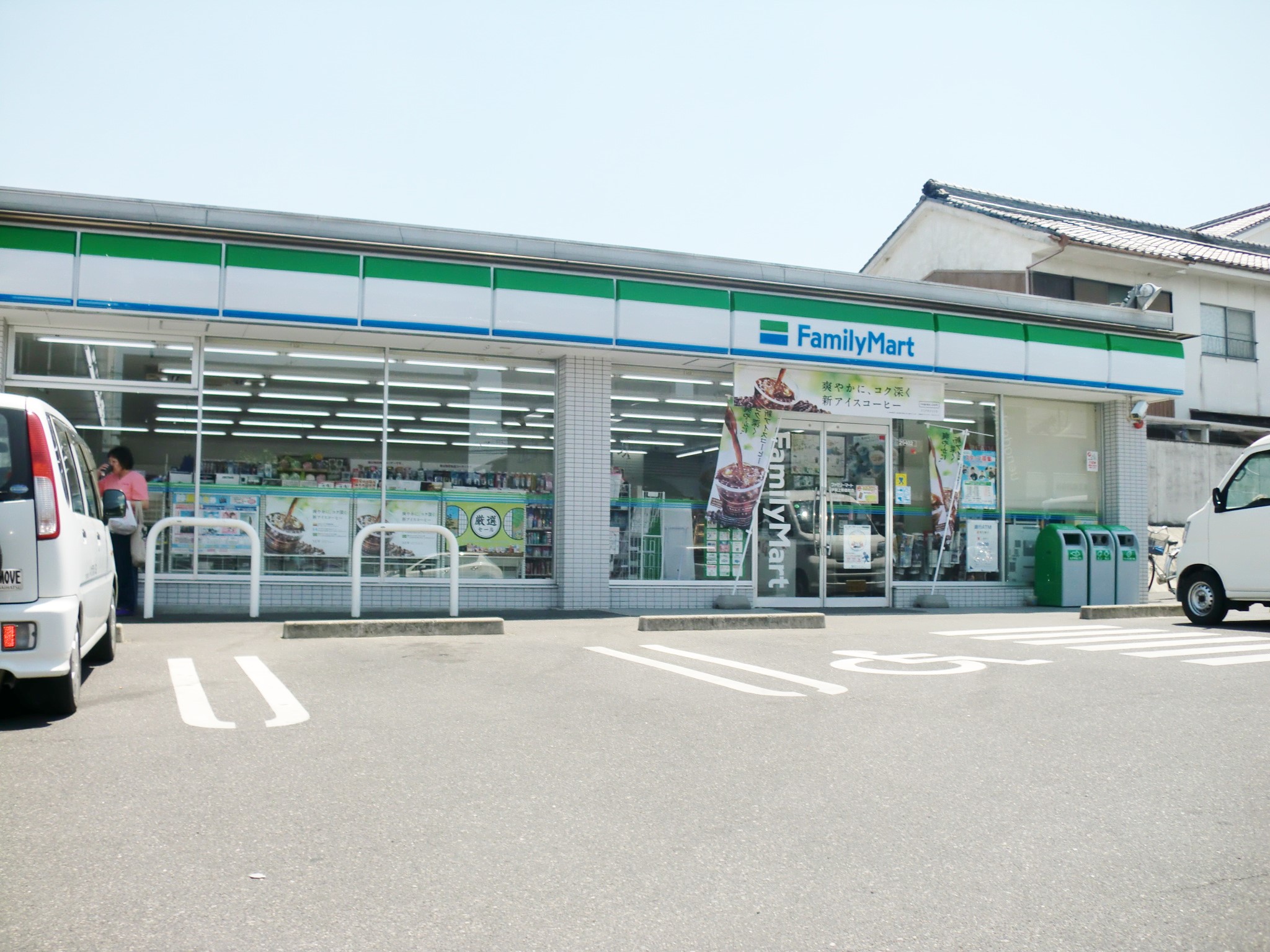コンビニ　ファミリーマート伊賀上野桑町店（コンビニ）まで355m
