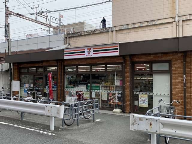 コンビニ　セブンイレブン（コンビニ）まで344m