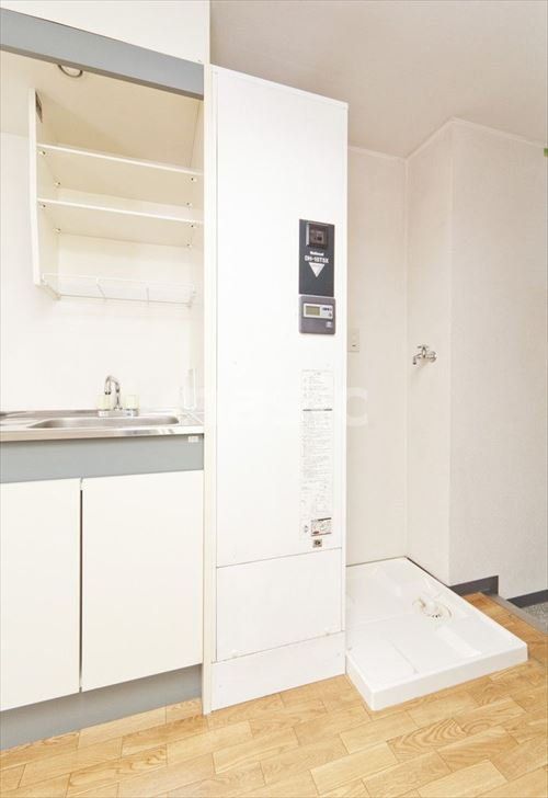 その他設備　電気給湯器／洗濯機置き場