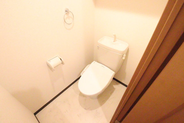 トイレ　※別室の参考写真の為、現況優先です。