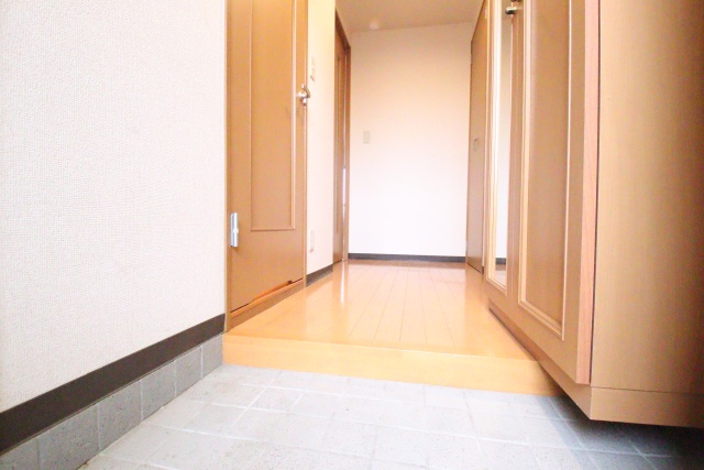 玄関　※別室の参考写真の為、現況優先です。