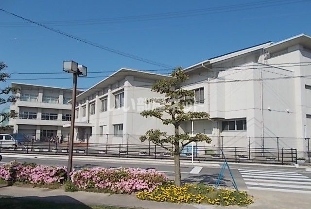 中学校　今治市立大西中学校（中学校）まで875m