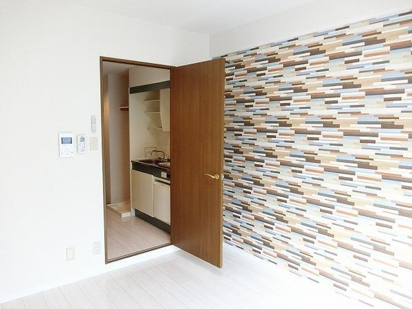 居室・リビング　オシャレなアクセントクロス！