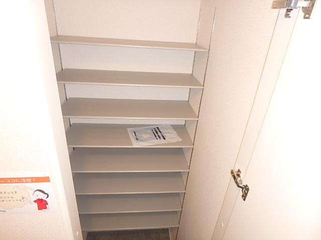 その他　下駄箱かなり大きめです。