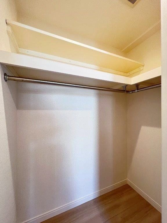 収納　洋室のウォークインクローゼット
