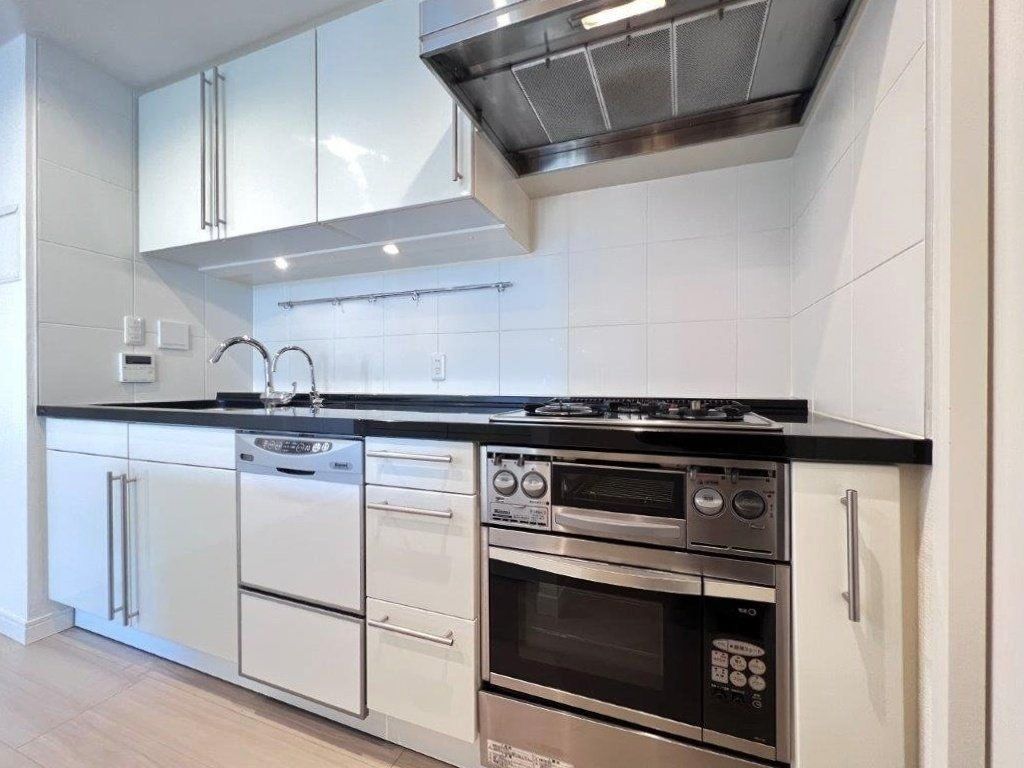 キッチン　キッチン｜3口ガスコンロ・オーブンレンジ・ディスポーザー