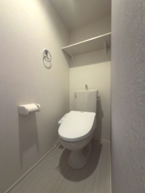 トイレ　同シリーズ物件のモデルルーム写真になります