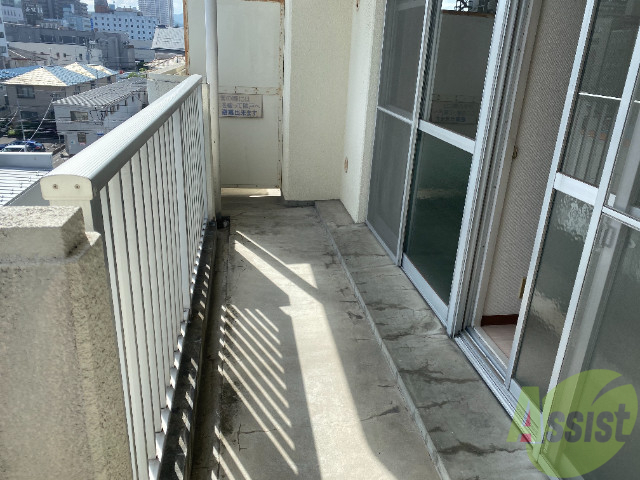 バルコニー　バルコニーは天気の良い日には洗濯物も良く乾きそうですね。