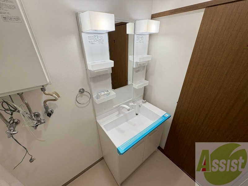 洗面設備　独立洗面台です。大きくてよいですね。シャンプーもできます！