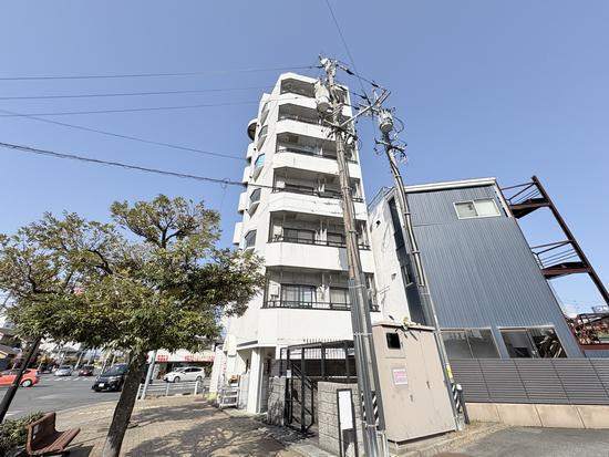 建物外観　エレベータ付きのマンション