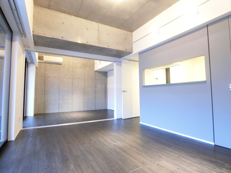 ＪＲ横浜線 橋本駅 徒歩6分 10階建 築7年の居間写真