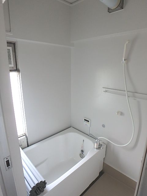 バス・シャワールーム　406室の写真（反転あり）