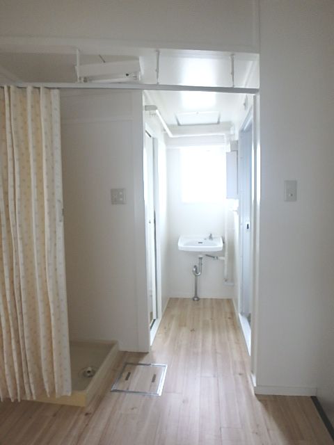 洗面設備　406室の写真（反転あり）