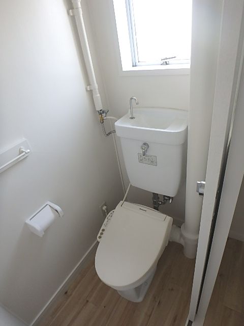 トイレ　406室の写真（反転あり）