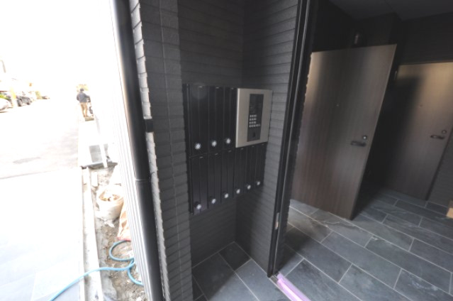 エントランス　カメラ付きインターフォンです。