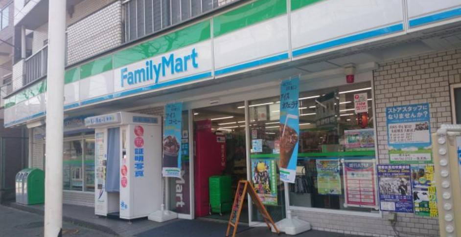 コンビニ　ファミリーマート 横浜宿町店（コンビニ）まで134m