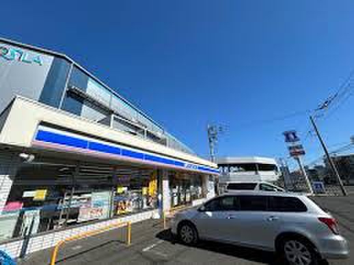 コンビニ　ローソン緑上山1丁目店（コンビニ）まで407m