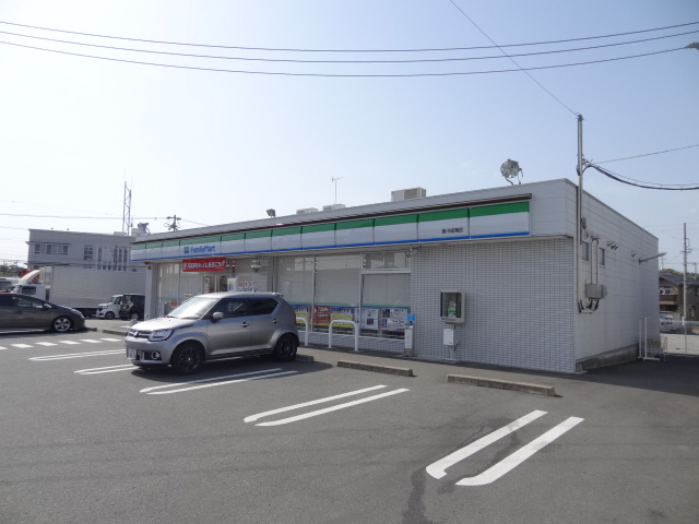 コンビニ　ファミリーマート 成滝店（コンビニ）まで1000m