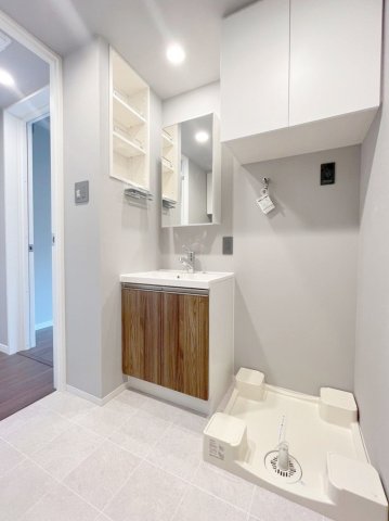 洗面設備　独立洗面台で身支度をすべて済ませてしまいましょう